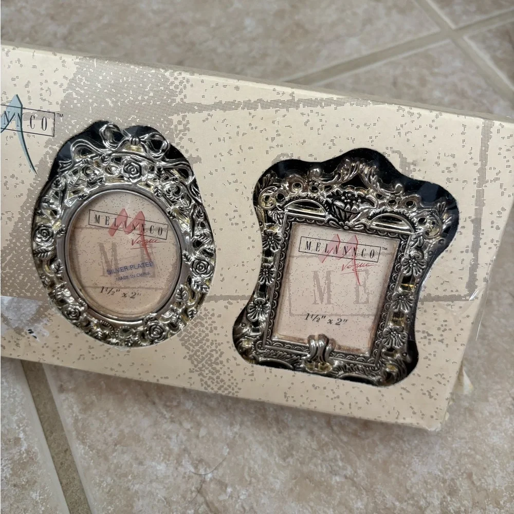 set of 4 vintage 1996 Melannco silver-plated Victorian-style mini picture frames - Picture 3 of 9